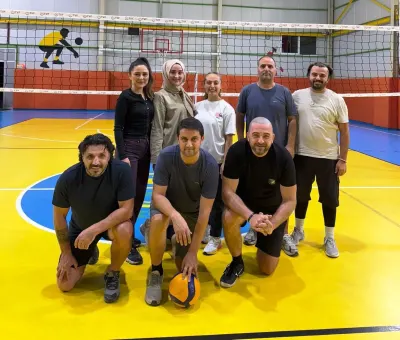 Körfez’de 32 Okulun Öğretmenleri Voleybol Turnuvasında Şampiyonluk İçin Ter Döküyor