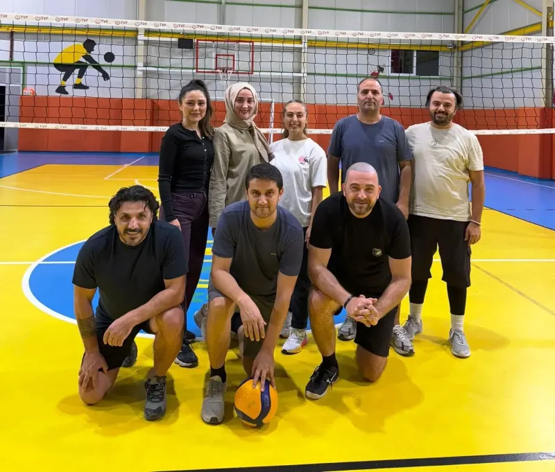 Körfez’de 32 Okulun Öğretmenleri Voleybol Turnuvasında Şampiyonluk İçin Ter Döküyor