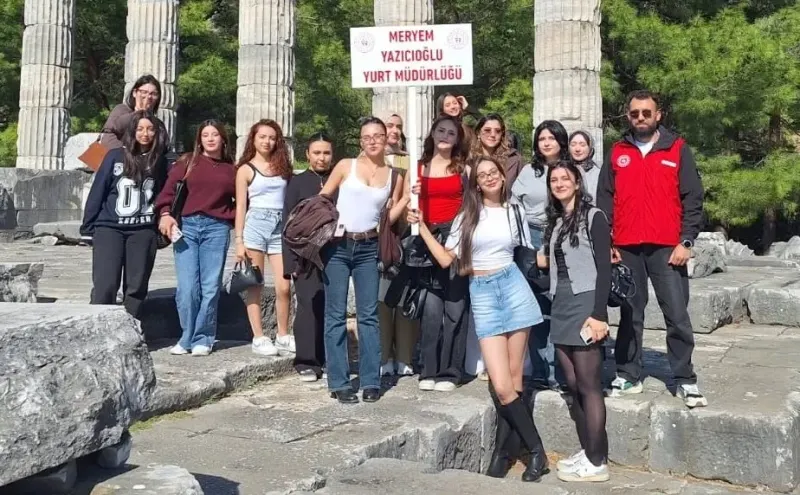Üniversiteliler Aydınin Tarihi Ve Doğal Zenginliklerini Keşfetti