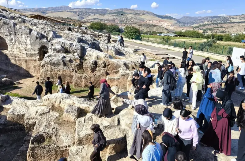 Adıyaman Belediyesinden YKS Öğrencilerine Tarih Gezisi