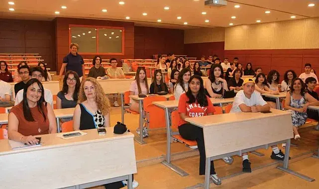 EÜ İletişim Fakültesinden lise öğrencilerine 'Yeni Medya ve Podcast Atölyesi'