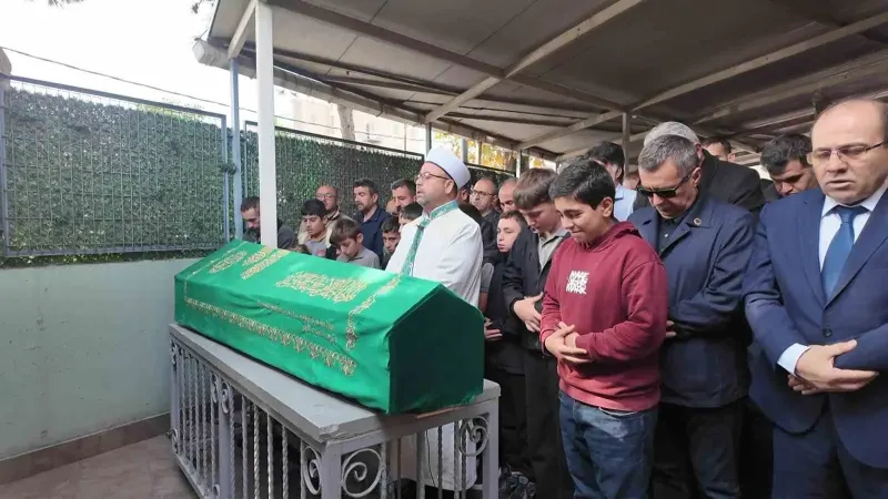 Maltepe’de Yangında Hayatını Kaybeden Çocuk Son Yolculuğuna Uğurlandı