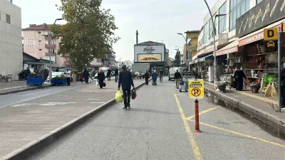 Sakarya'da Yayaya Çarrama Tehlikesi Yaşatan Sürücüye Yumruklu Saldırı