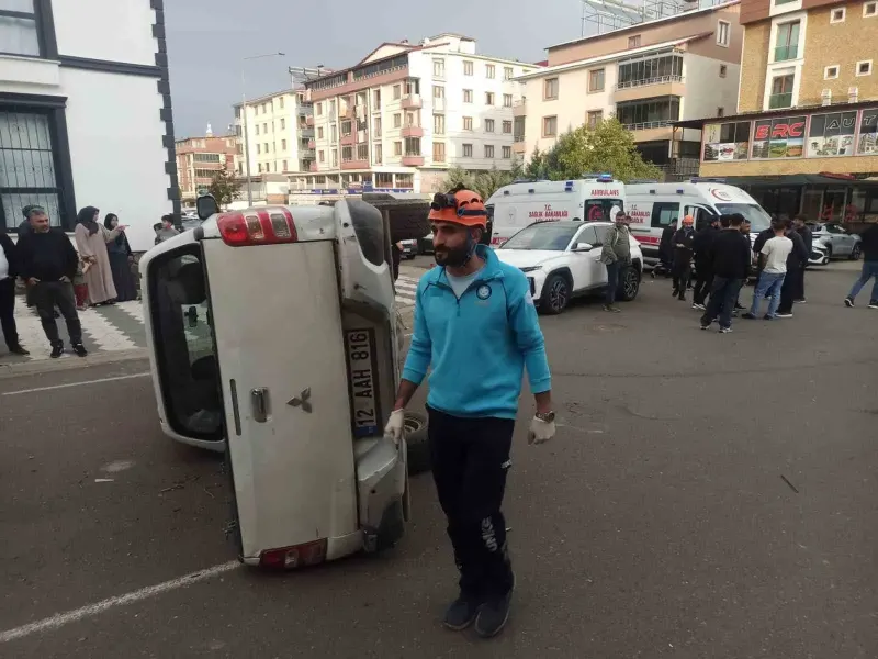 Bingöl'de Otomobil Ve Pikabın Çarpıştığı Kazada İki Kişi Yaralandı