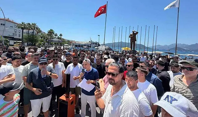 Marmaris'te esnaf, Kapalı Çarşı'nın üzerinin açılmasını protesto etti