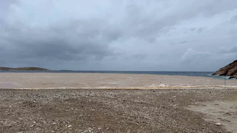 Datça'da Sağanak Yağış Sonrası Deniz Renk Değiştirdi