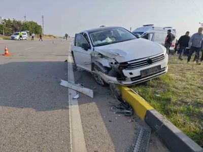 Diyarbakır Çınar İlçesinde Otomobil İle Tır Çarpıştı: 4 Yaralı