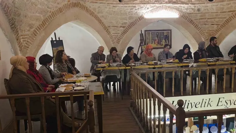 Kütahya'daki 600 Yıllık Tarihi Hamam Sanatçıların Buluşma Noktası Oldu