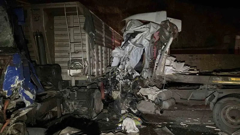 Elazığ Malatya Karayolunda Üç Tır Çarpıştı: Bir Sürücü Hayatını Kaybetti
