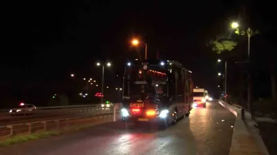 Galatasaray Derbi Galibiyetinin Ardından Tesislerine Döndü