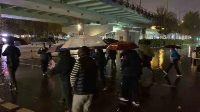 İstanbul'da Sabah Saatlerinde Etkili Olan Sağanak Yağış Vatandaşlara Zor Anlar Yaşattı