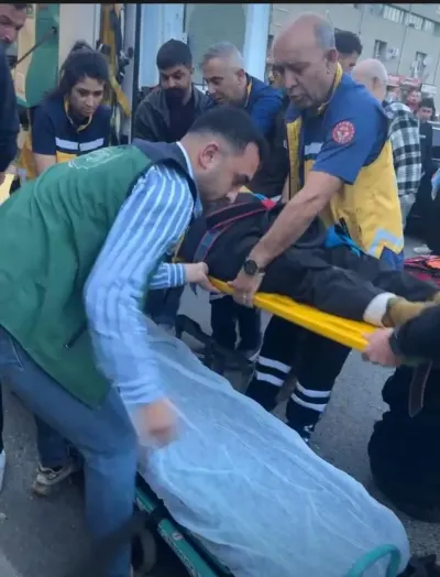 Erzincan'da Motosikletin Yayaya Çarpma Anı Kamerada: İki Ağır Yaralı
