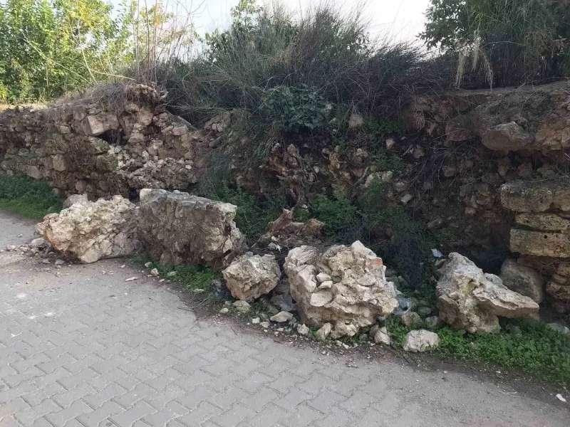 İznik'teki İki Bin Yıllık Tarihi Su Kemeri İlgisizlikten Yıkılıyor
