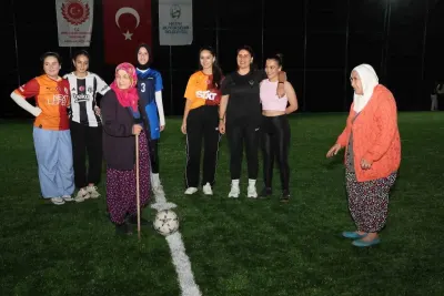 Hataylı Kadınlardan Cumhuriyet Bayramı'na Özel Renkli Halı Saha Maçı