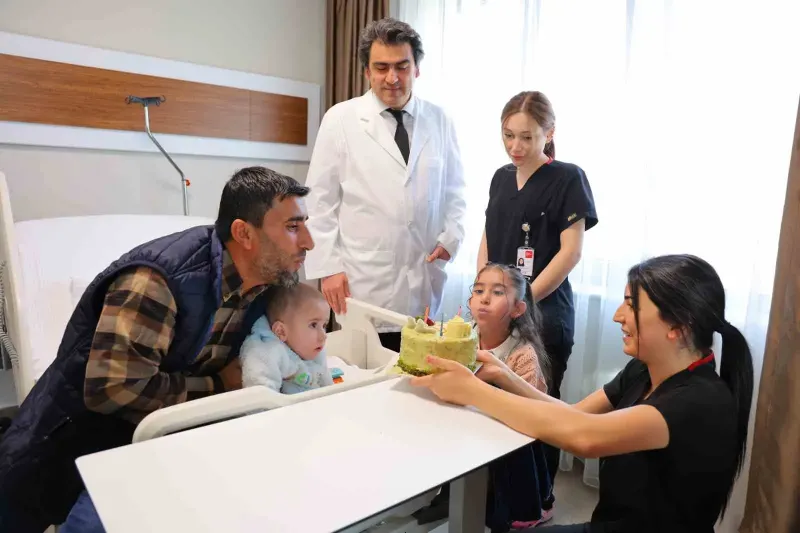 Kalbi Duran İki Yaşındaki Çocuk, Bir Buçuk Aylık Tedavinin Ardından Taburcu Edildi