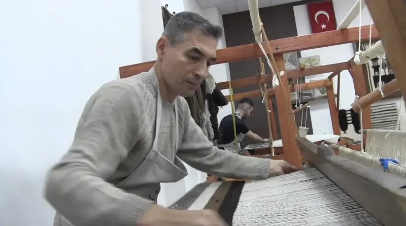 Siirt Battaniyesi Geleneği Baba ve Oğlunun Ellerinde Yaşatılıyor