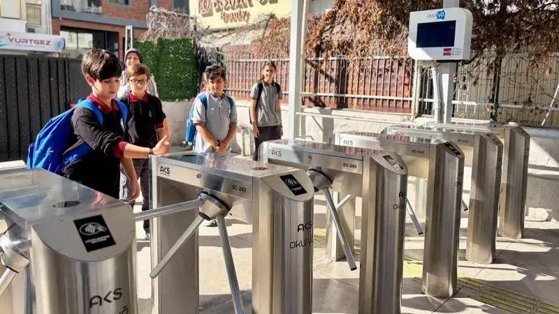 İzmir'de Kurulan Kameralı Turnike Sistemiyle Veliler Çocuklarını Anlık Takip Ediyor
