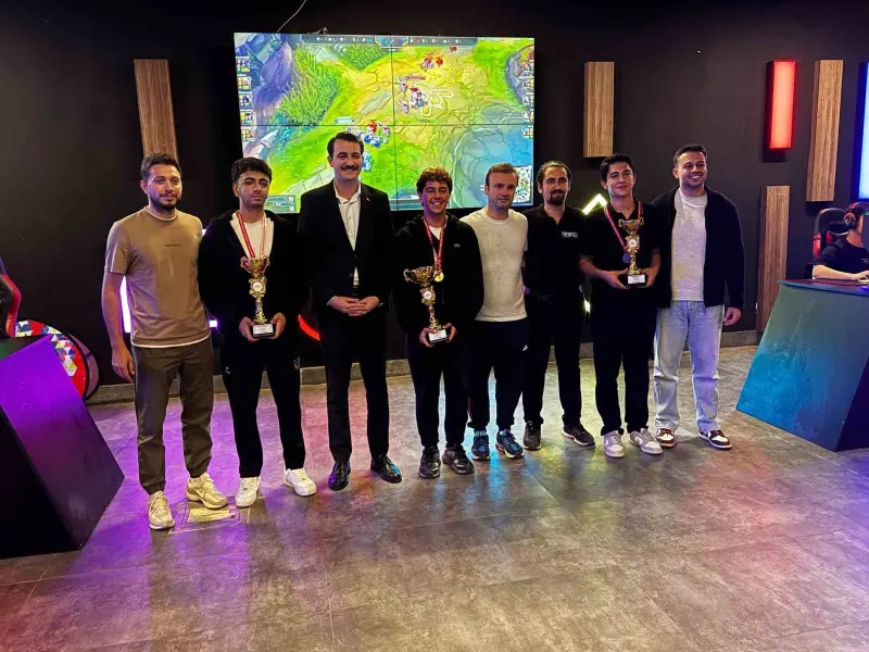 GKV Özel Liseleri Öğrencilerinden Dijital Sporlarda Büyük Başarı