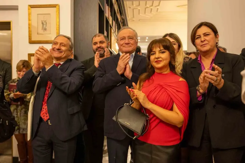 Zamansız Albümü Gazi Osman Paşa Yalısı'nda Tanıtıldı