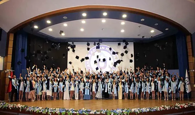 ADÜ Diş Hekimliği Fakültesi 8. Dönem mezunlarını uğurladı