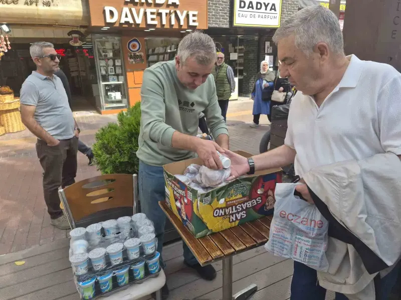 Eskişehir'de Çay Ocağı İşletmecisi Hayırseverler İle İhtiyaç Sahiplerini Buluşturuyor
