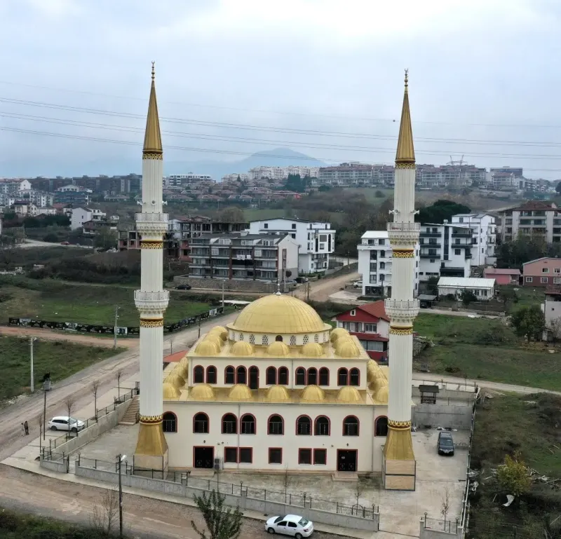 Kocaeli'de Güvenlik Riski Taşıyan Minareler Çelik Sistemlerle Yenileniyor