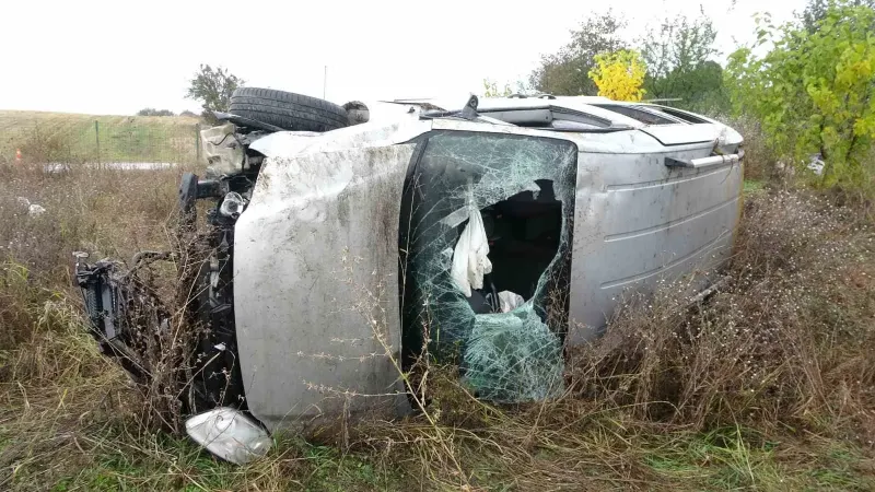 Kastamonu'da Yağmur Nedeniyle Kontrolden Çıkan Araç Şarampole Devrildi: 3 Yaralı