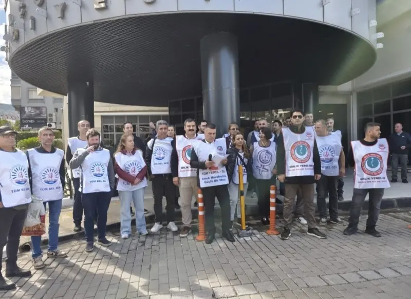 Balçova Belediyesinde Memurlardan Tam Gün İş Bırakma Eylemi