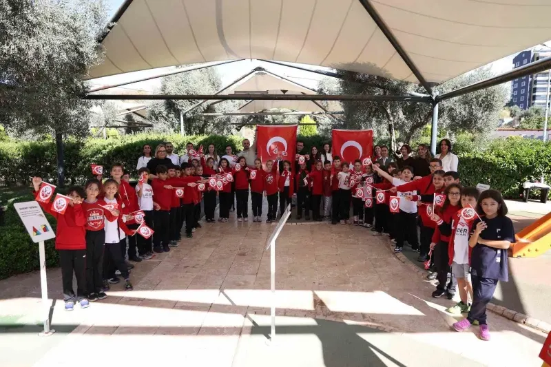 Efeler'deki Bilim Parkı'nda Öğrencilerle Anlamlı Cumhuriyet Buluşması