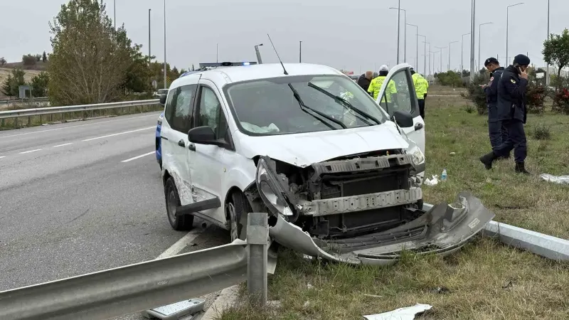 Çorum'da İki Aracın Çarpışması Sonucu Meydana Gelen Kazada Bir Sürücü Yaralandı