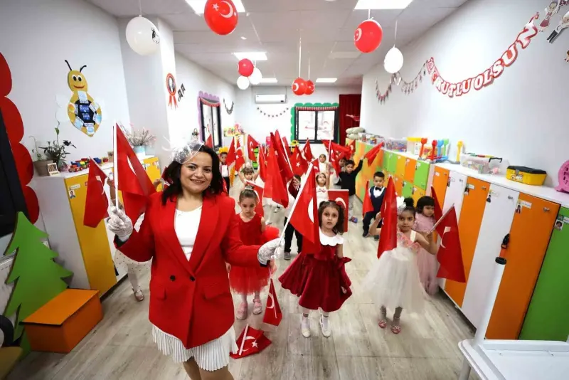 Miniklerden Yunusemre Merkezlerinde Cumhuriyet Coşkusu
