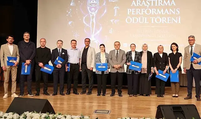 ERÜ'de '2025 Yılı Araştırma Performans Ödül Töreni' düzenlendi