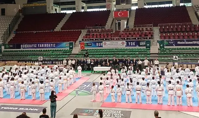 4 ülkeden gelen 180 sporcu, Bursa'daki Kyokushin Kupası'nda buluştu