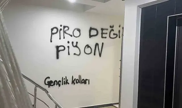 CHP Kayseri İl Başkanlığı binasının duvarlarına boyayla yazılar yazıldı