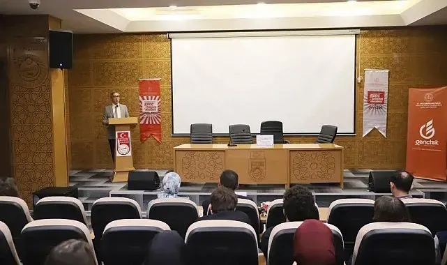 Bayburt'ta öğrenciler rol temelli münazarada yeteneklerini sergiledi