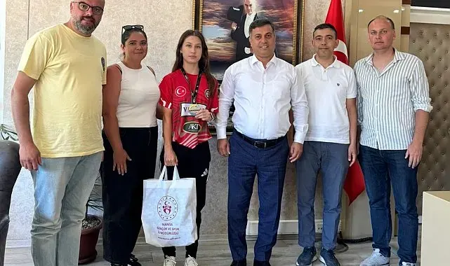 Balkan ikincisi milli sporcu Manisa'da da ödüllendirildi