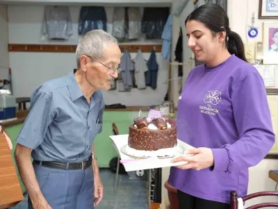 Germencik Belediye Başkanı Zencirci'den 67 Yıllık Terziye Anlamlı Vefa Hediyesi