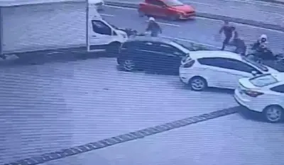 Küçükçekmece'de Polisten Kaçan Şüphelinin Üzerinde Uyuşturucu Madde Bulundu