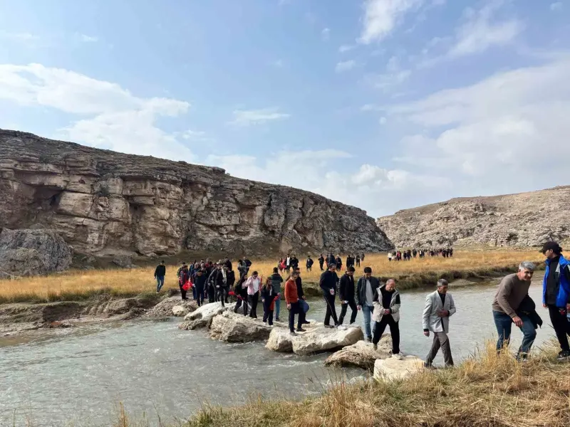 Ağrı Diyadin Kanyonu Yürüyüşü Binlerce Kişinin Katılımıyla Gerçekleşti