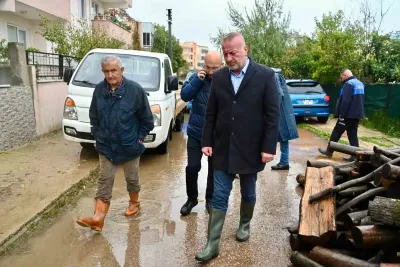 Bursa Karacabey'de Şiddetli Yağış Sonrası Ekipler Sahada Çalışma Başlattı