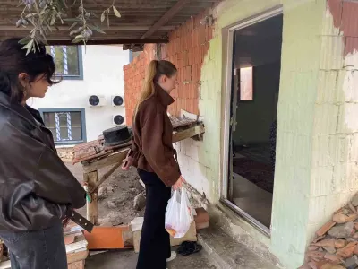 Manisa'da Üniversiteli Gençler Komşum Projesiyle Yaşlıları Yalnız Bırakmıyor