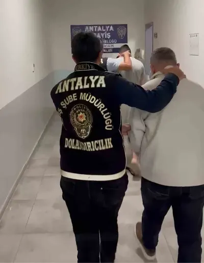 Antalya'da Kendini Başsavcı Vekili Olarak Tanıtan Sahte Dolandırıcılar Tutuklandı