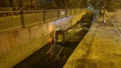 Kayseri'de Otomobil Su Kanalına Uçtu: 2 Yaralı