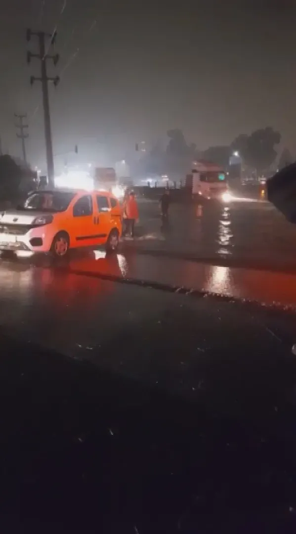 Hatay'da Sağanak Yağış Hayatı Olumsuz Etkiledi