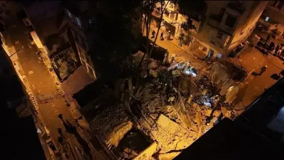 Beyoğlu'nda Kentsel Dönüşüm Nedeniyle Boşaltılan Beş Katlı Bina Çöktü