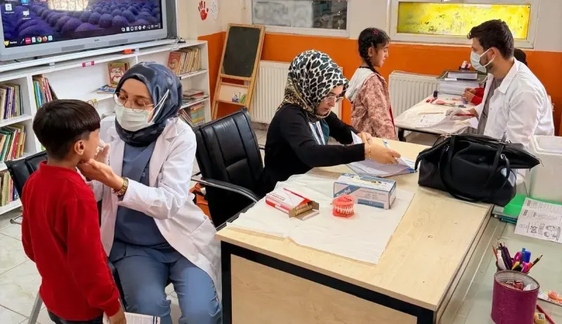 Adıyaman Kâhta'da Köy Okulu Öğrencilerine Diş Sağlığı Eğitimi Başlatıldı