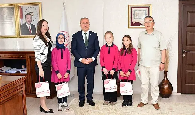 Ortaokul öğrencilerinden Gazze'deki yaşıtları için anlamlı kitap