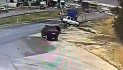 Gaziantep te Yağmur Nedeniyle Kontrolden Çıkan Otomobil Menfeze Uçtu