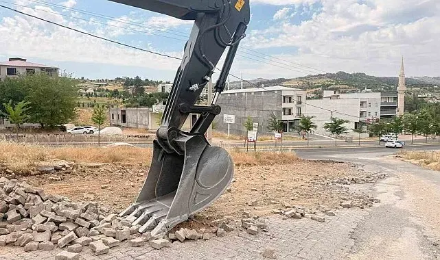 Çermik'te yol yapımı gecikti başkan özür diledi