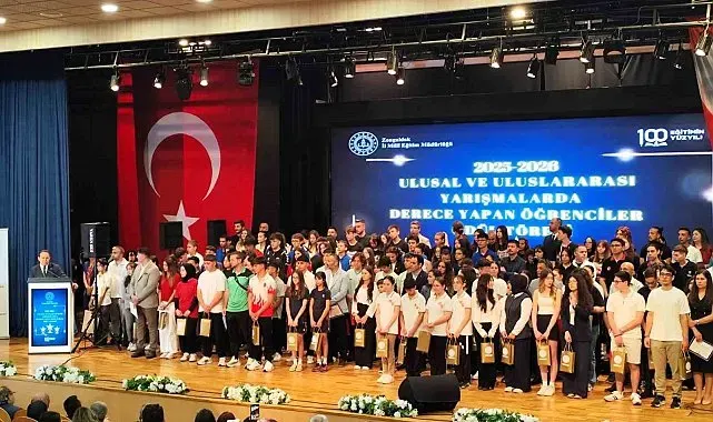 Mollabey Ortaokulu öğrencilerine Türkiye dereceleri için ödül